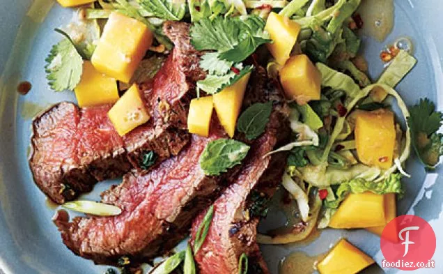 Bistecca asiatica alla griglia con insalata di mango