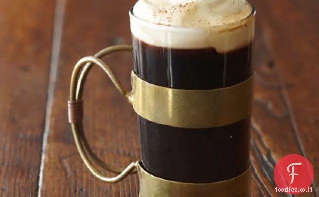 Caffè speziato con panna montata alla cannella