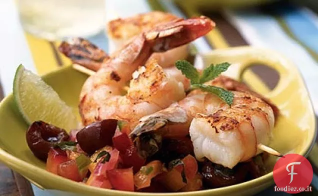Spiedini di gamberi alla griglia con salsa di frutta estiva
