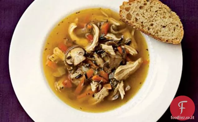Riso selvatico e zuppa di funghi con pollo