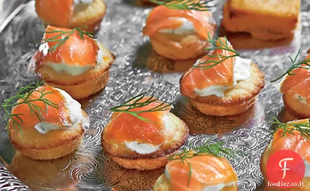 Mini Torte di mais con Salmone affumicato e aneto Crème Fraîche