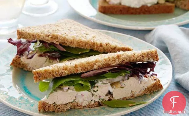 Panini con insalata di pollo alle erbe
