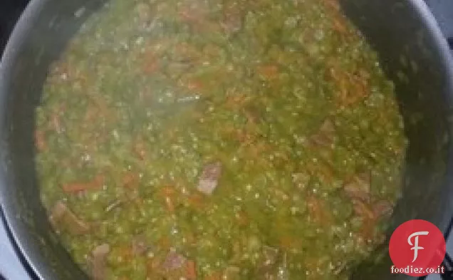Zuppa di piselli con rosmarino