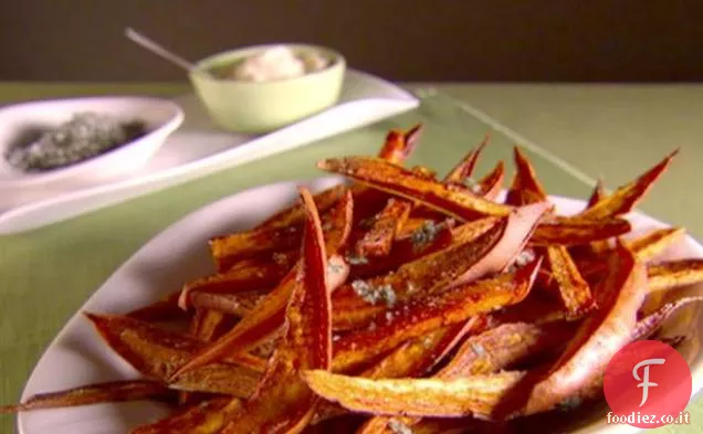 Patatine fritte di patate dolci con basilico Sale e maionese all'aglio