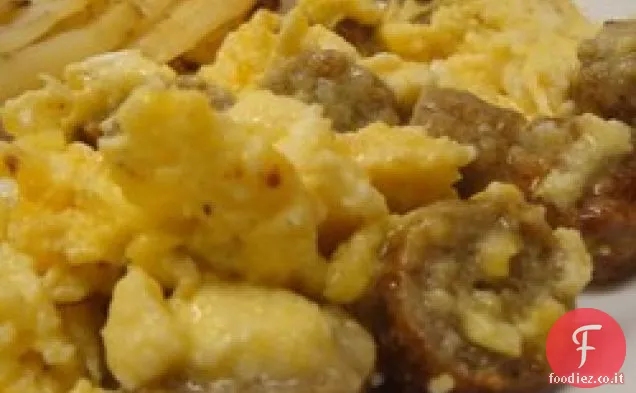 Salsiccia, uova e formaggio Scramble