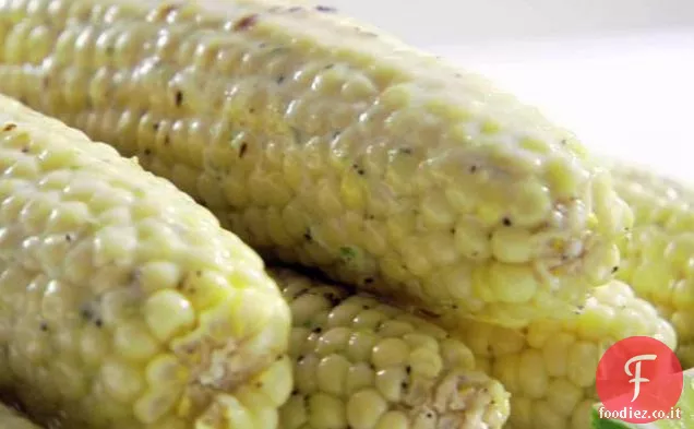 Zesty grigliato mais sulla pannocchia