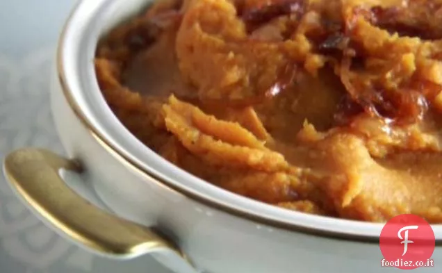 Purea di patate dolci d'acero con cipolle caramellate