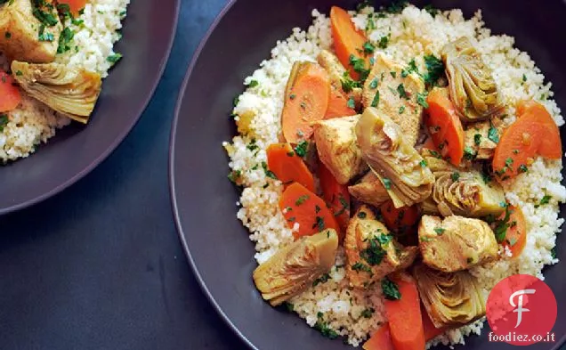 Stufato di pollo marocchino con cuori di carciofo e carote