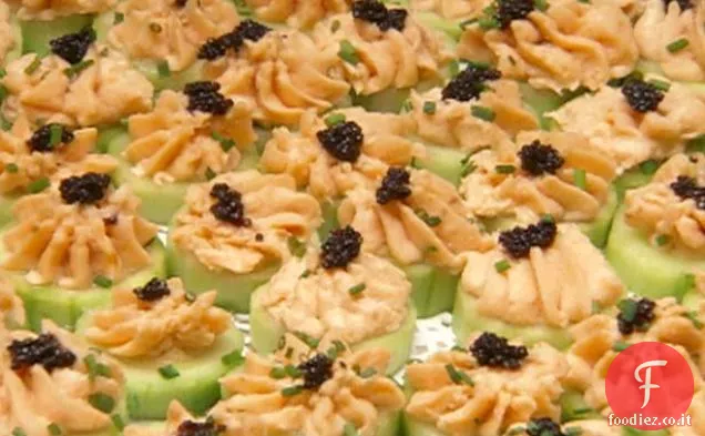 Mousse di salmone affumicato in barche di cetrioli
