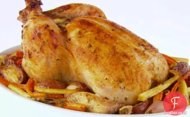 Pollo arrosto all'aglio e ortaggi a radice