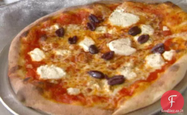 Pizza al Peperoncino Arrosto con Formaggio di Capra, Basilico e Olio di Peperoncino rosso