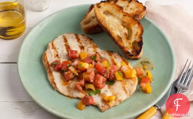 Paillards di pollo con insalata di pomodoro alle erbe
