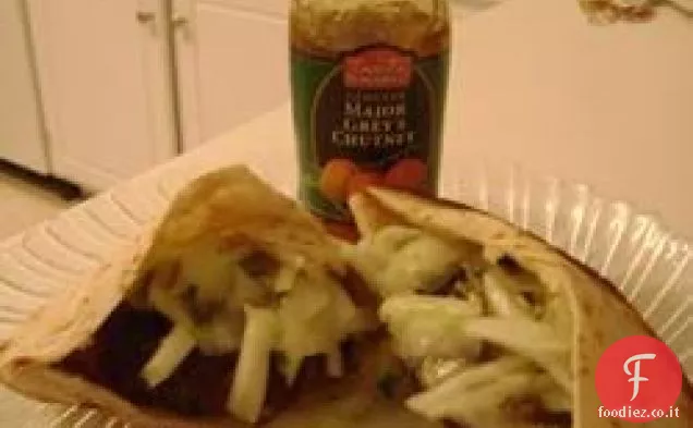 Hamburger di tacchino indiano con lime, cetrioli e chutney