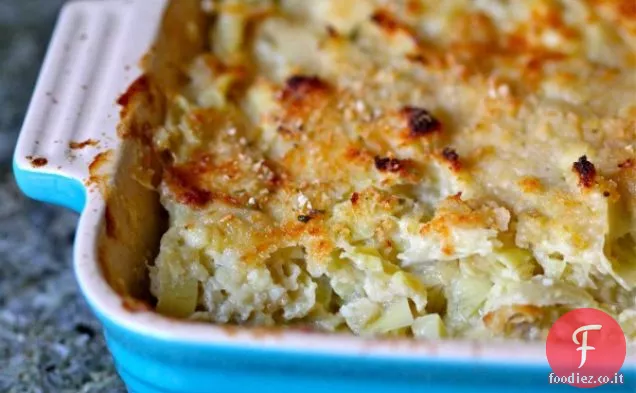 Tuffo di carciofo più sano con patatine di pita integrale