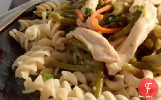 Pasta con pollo alla tailandese