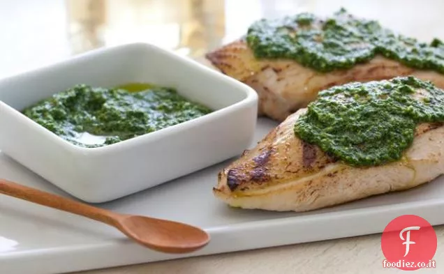 Pollo alla griglia con spinaci e pesto di Pinoli