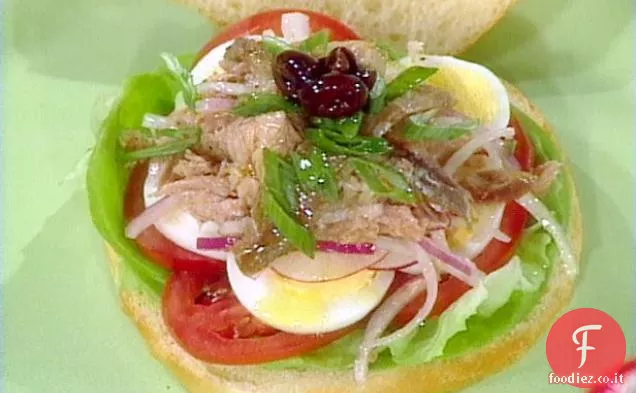 Panino al tonno Nicoise: Pan Bagnat