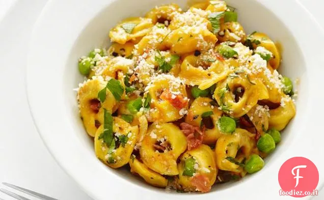 Tortellini con Piselli e Prosciutto