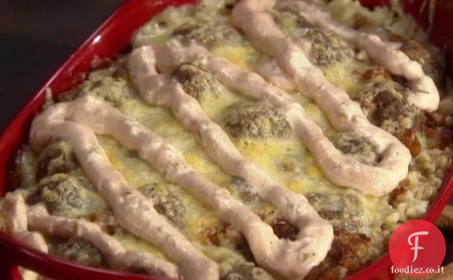 Casseruola stile Reuben con polpette di Pastrami, crauti e orzo