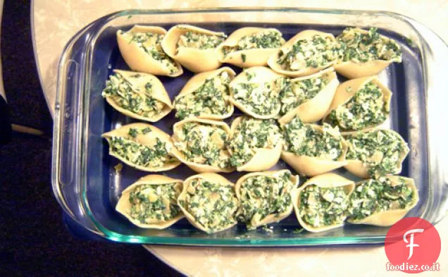 Gusci ripieni di spinaci, carciofi e Feta
