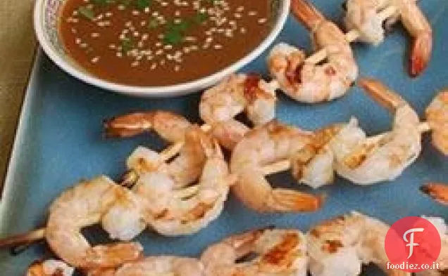 Spiedini di gamberi di sake con salsa di immersione di sake agli agrumi