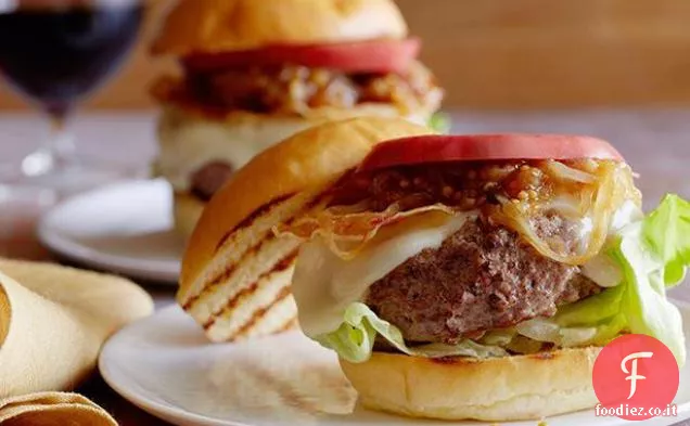 Hamburger con Taleggio, Pancetta e Mostarda di Cipolla