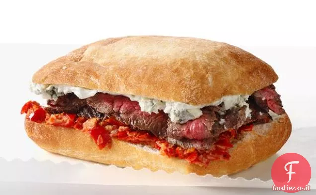 Panini bistecca con formaggio blu e Peppadew Mayo