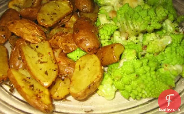 Broccoli romanesco al vapore in padella con patate arrosto