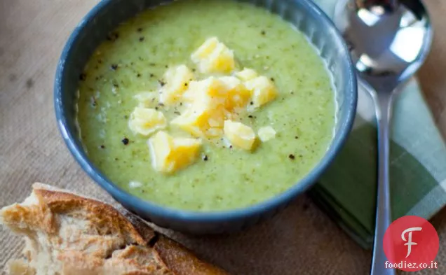 Zuppa di broccoli e formaggio cheddar