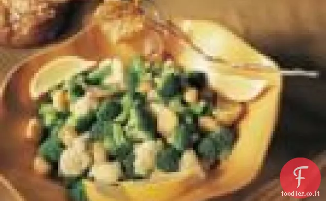 Cavolfiore e broccoli con spicchi d'aglio arrostiti