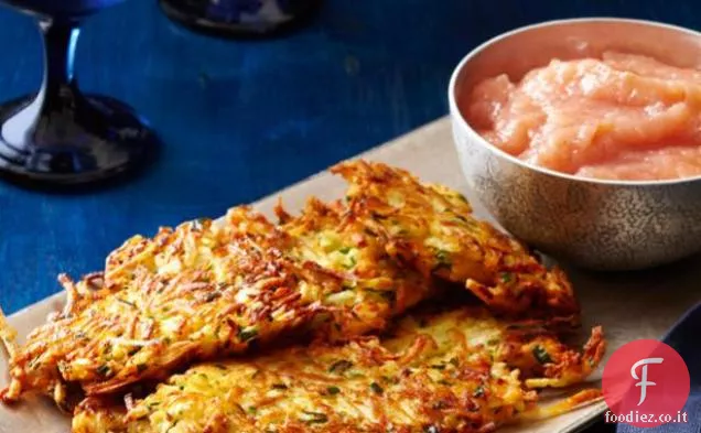 Pastinaca-Latkes di patate con salsa di mele alla cannella