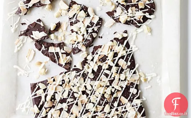 Noce di cocco, noce di macadamia e corteccia di cioccolato fondente