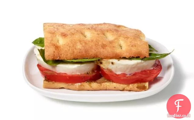 Quasi-Famoso pomodoro, basilico e mozzarella piadina panini