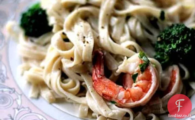 Fettuccine cremose di gamberi e broccoli