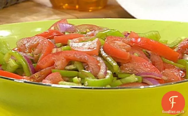 Insalata di pomodoro, pepe e cipolla