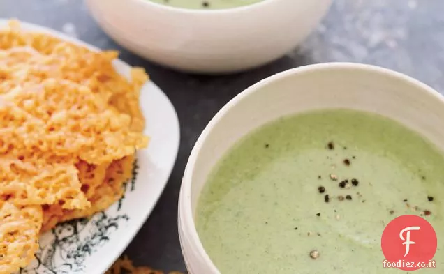 Zuppa di broccoli cremosa con patatine Cheddar
