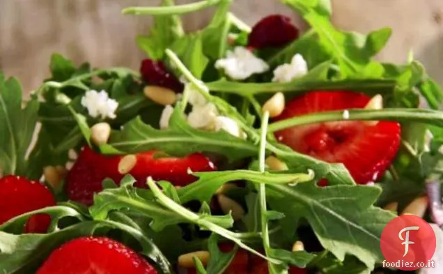 Insalata di medley di primavera di Cheech con vinaigrette di lamponi