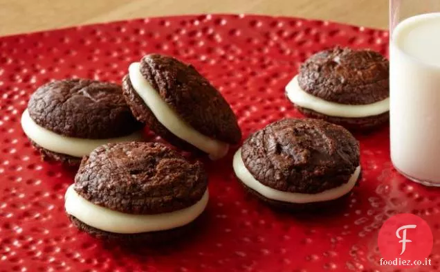 Biscotti al cioccolato con ripieno di cioccolato bianco caramellato