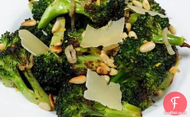 Broccoli Arrostiti con Scalogno, Pinoli e Parmigiano