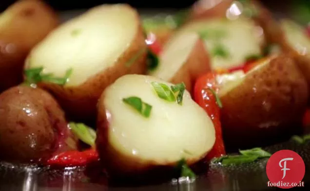 Insalata di patate con peperoni rossi arrostiti