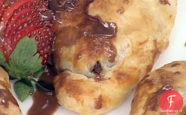 Fasci di cioccolato con salsa al cioccolato