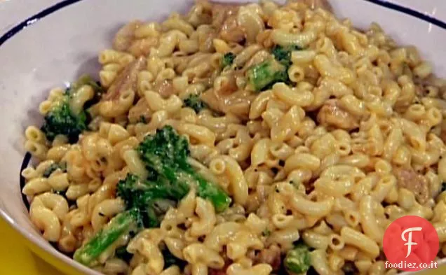 Formaggio Mac e Cheddar con pollo e broccoli