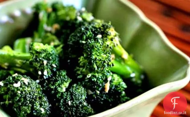 Broccoli soffriggere con zenzero e sesamo