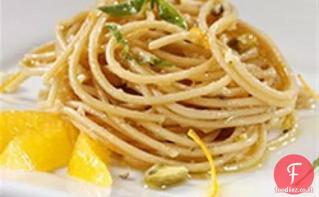 Spaghetti Integrali con Pesto Misto di Noci e Scorza d'Arancia