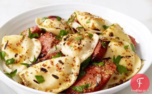 Pierogies alla griglia e Kielbasa