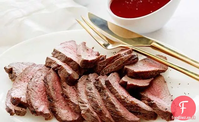 Bistecca di ferro piatto con salsa di vino rosso