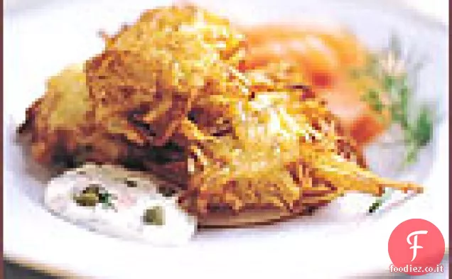 Frittelle di pastinaca con pesce affumicato e cappero Panna acida