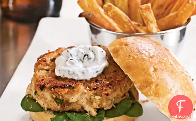 Cursori per torta di granchio con crema di aneto e cappero