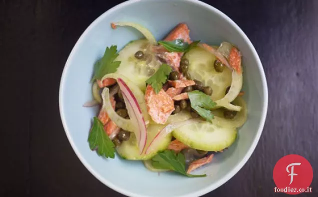 Insalata di cetrioli con salmone in camicia