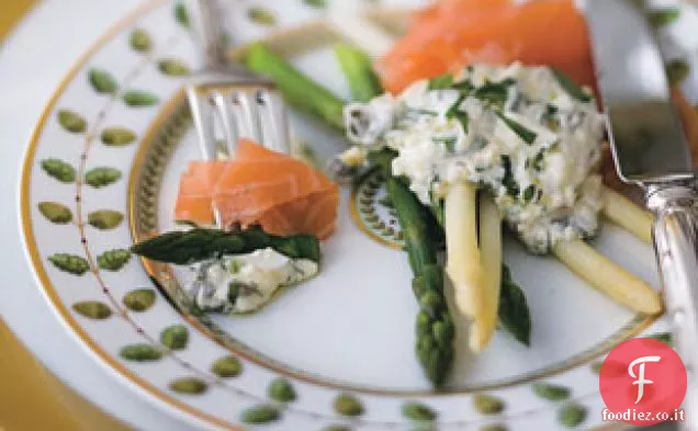 Asparagi con Salmone affumicato e Salsa Gribiche